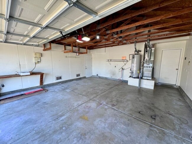 Building Photo - 3 bedroom Temecula home available for LEASE!