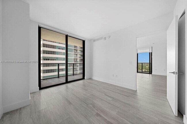 Building Photo - 121 NE 34th St