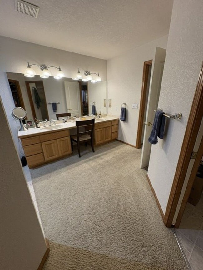 Building Photo - Relax and Unwind in This Beautiful Gig Harbor Rental