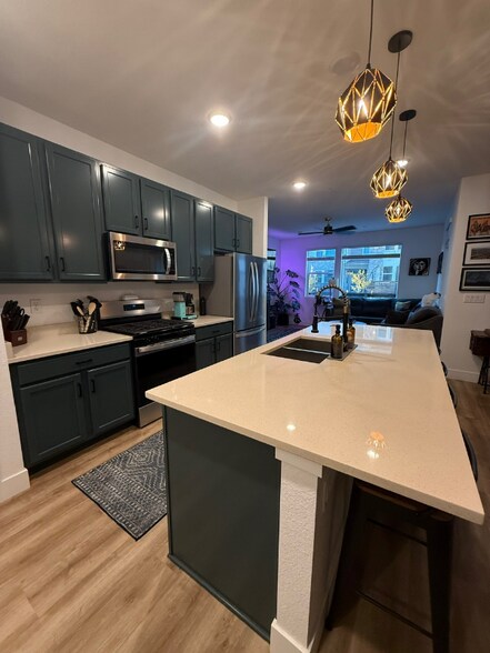 Building Photo - 2657 W 68th Pl