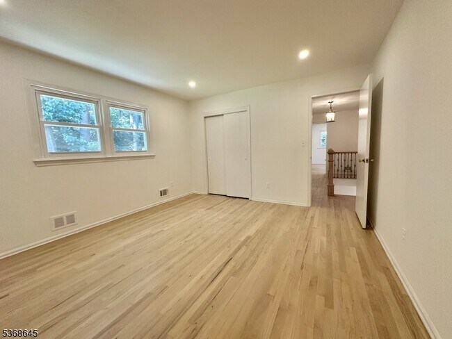 Building Photo - 115 Ormont Rd