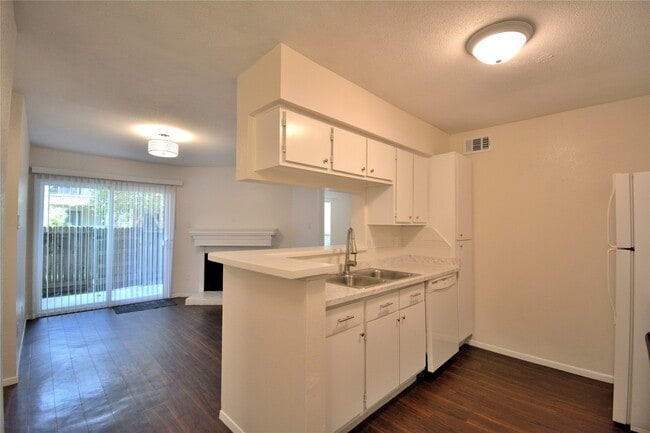 Building Photo - 18800 Egret Bay Blvd