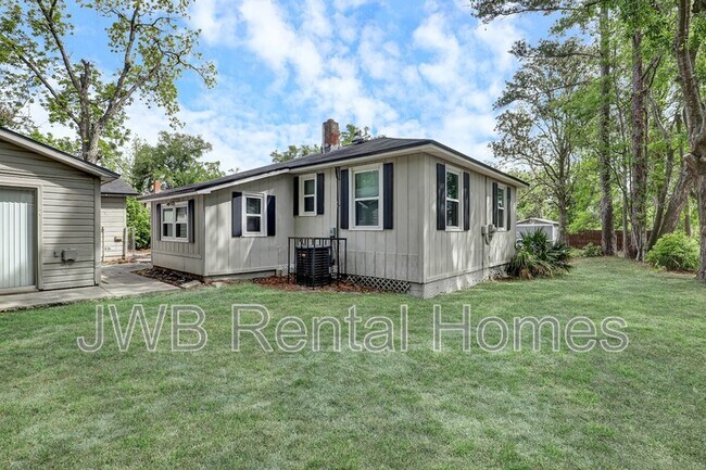 Building Photo - 8944 Jackson Ave