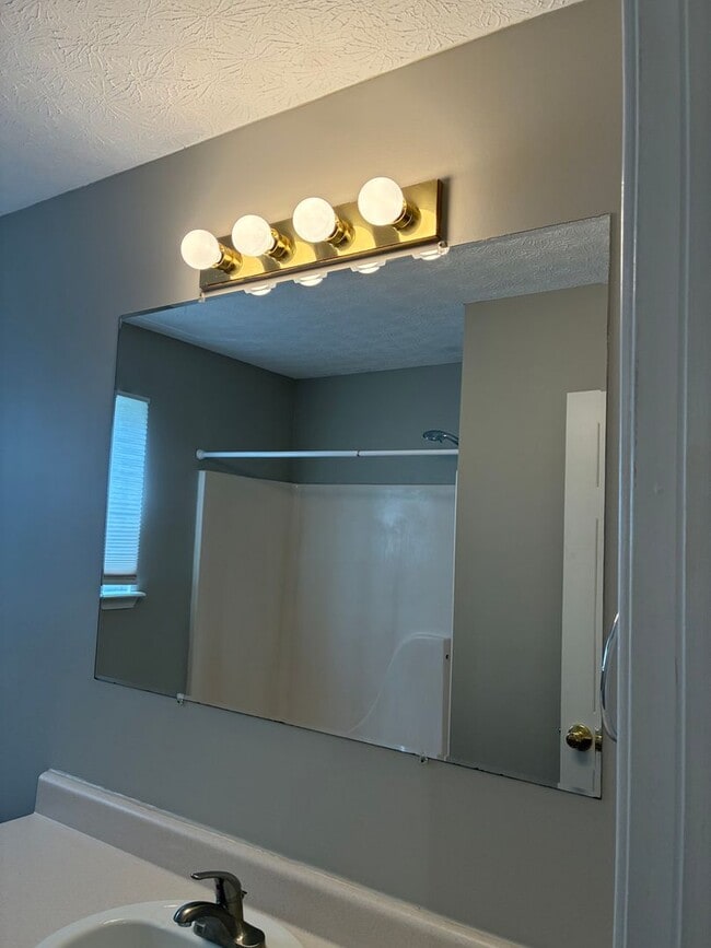 Building Photo - **NEW PRICE**   **New Paint**   **New Carpet**  Ready for YOU!!