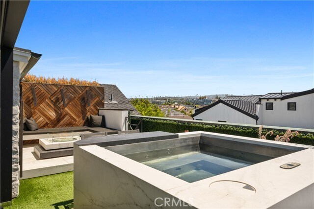 Building Photo - 2037 E Ocean Blvd