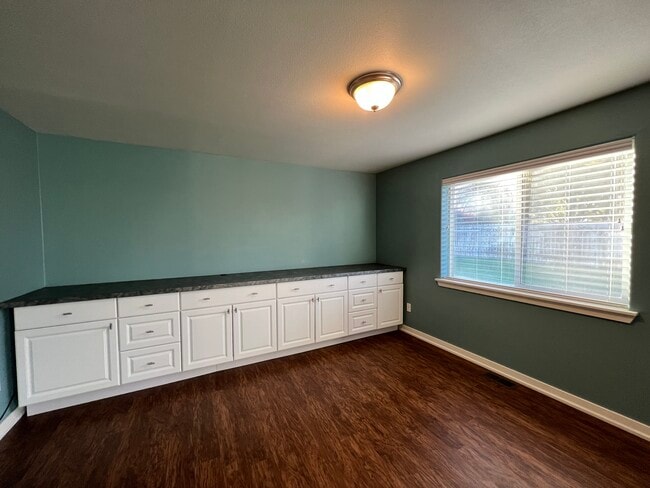 Building Photo - 4412 Valencia Dr