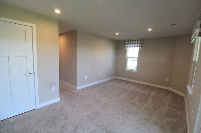 Building Photo - 4489 Drysdale St