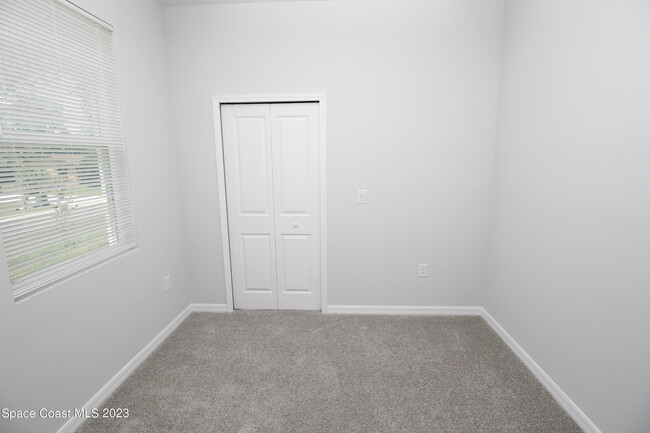 Building Photo - 743 Andrew St SE