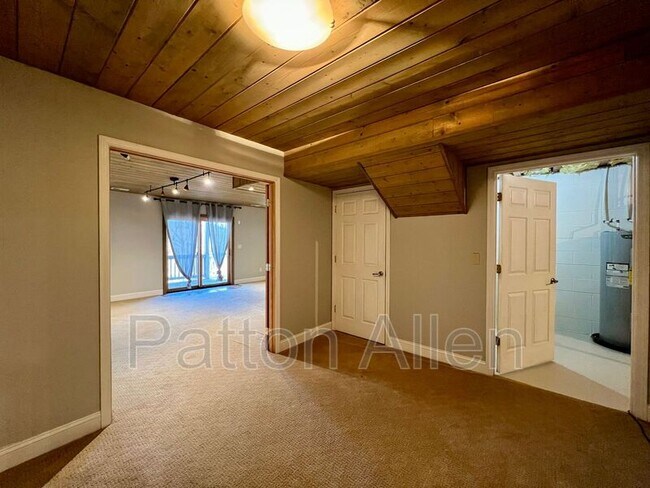 Building Photo - 212 Appleton Dr