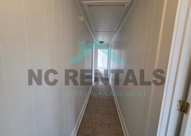 Building Photo - 312 Walter Chambers St