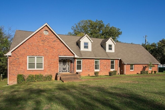 Building Photo - 2425 Mansker Dr
