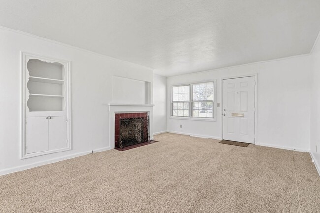 Building Photo - Beautifully maintained 1-bdrm/1-bath unit in 4-plex. Fireplace, off-street parking, laundry, grea...