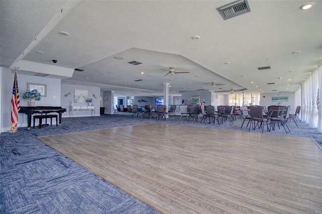 Building Photo - 5915 Sea Ranch Dr