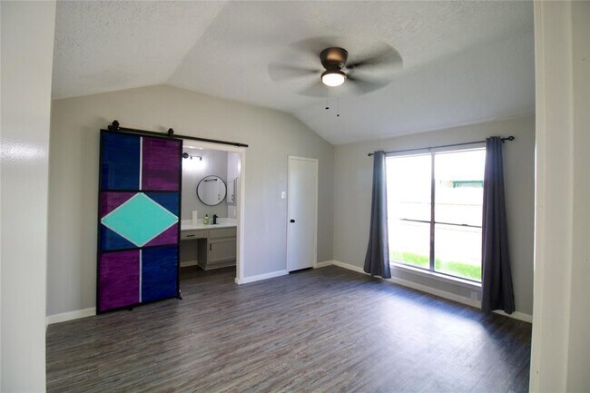 Building Photo - 6022 Thom Rd