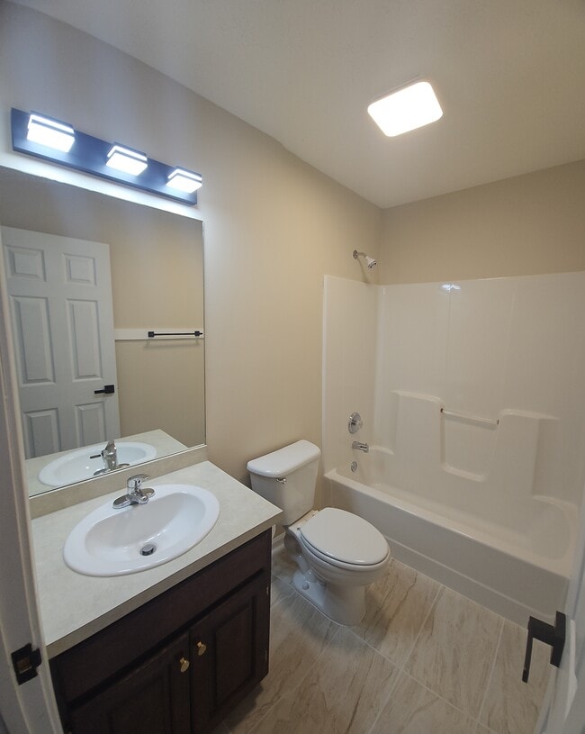 Building Photo - 817 Pine Hill Ct