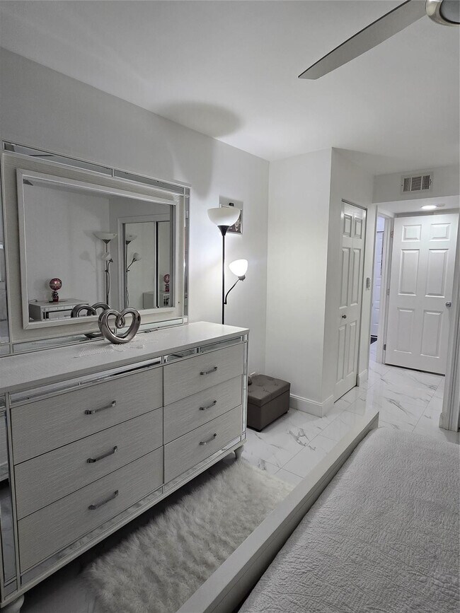 Building Photo - 3400 Blue Lake Dr