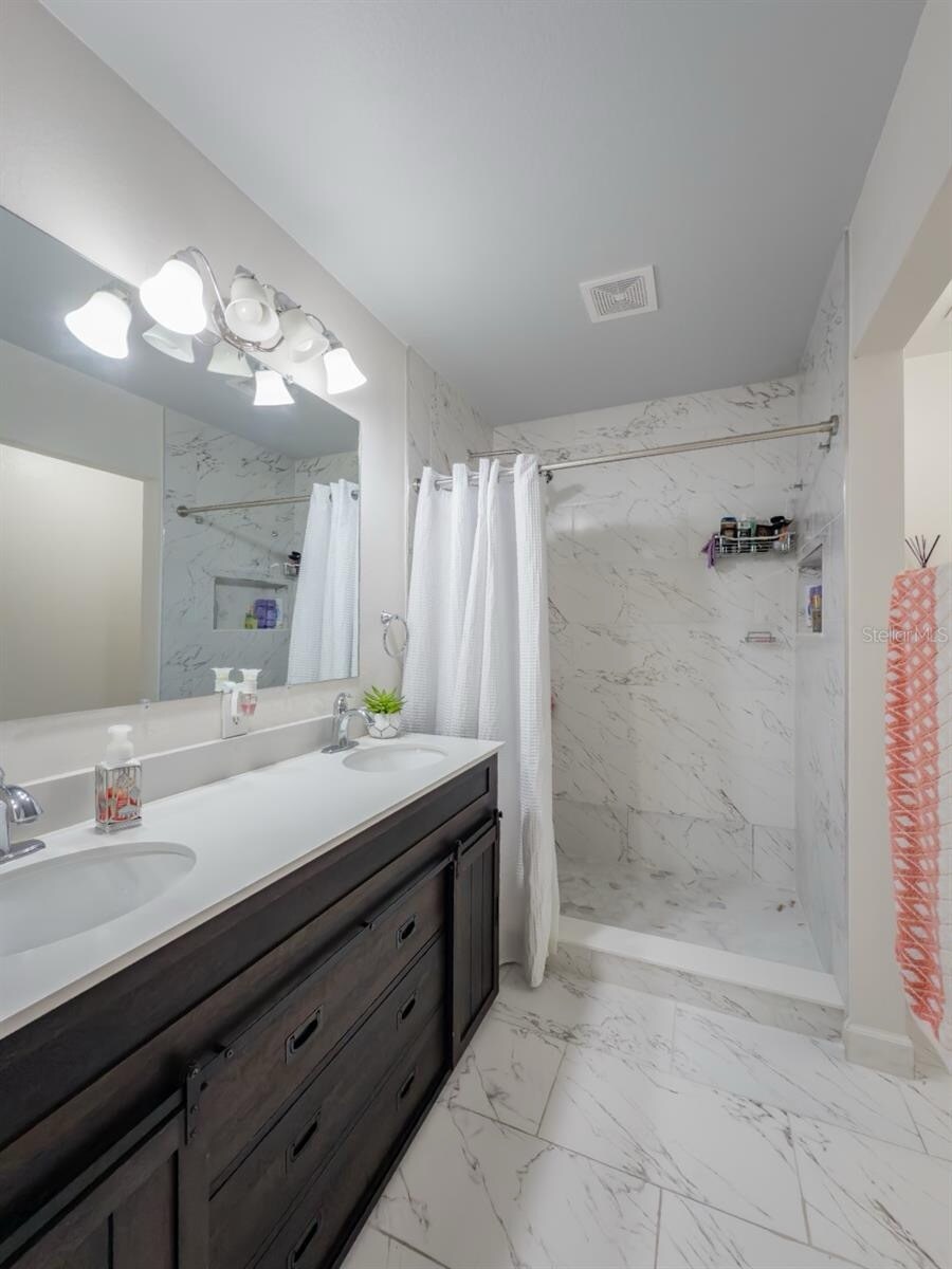 Building Photo - 724 Kensington Lake Cir