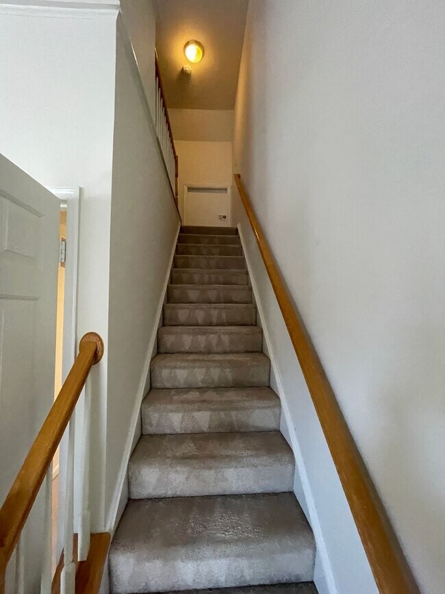 Building Photo - Luxurious And Spacious 3 Bed 2 Bath Brick Townhouse In Tysons Station