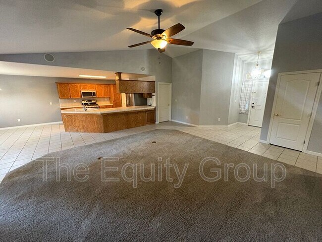 Building Photo - 2424 E Beech Ave
