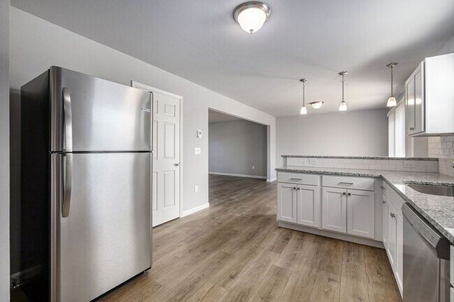 Building Photo - 5673 Claremount St