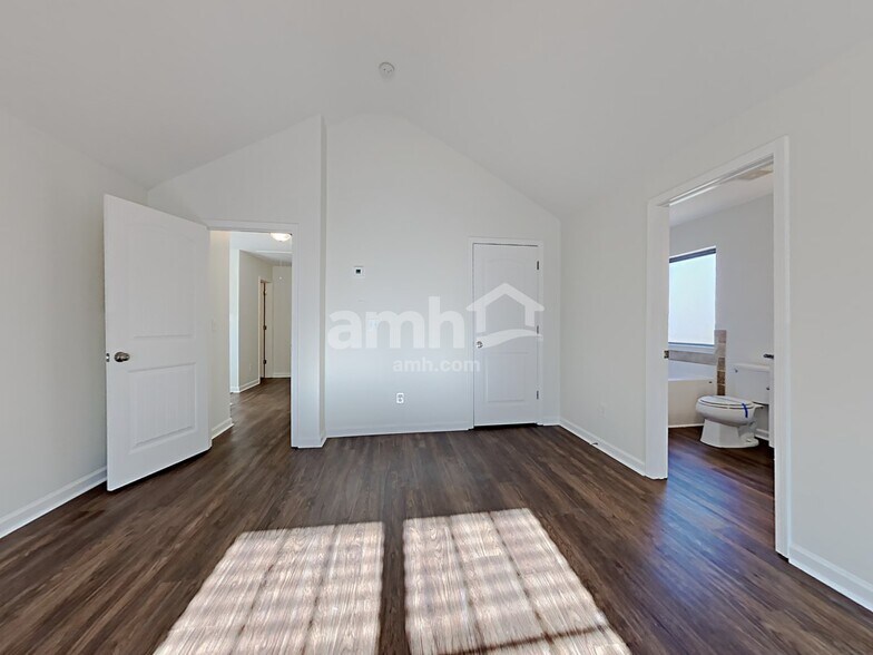Building Photo - 4740 Baldwin Dr