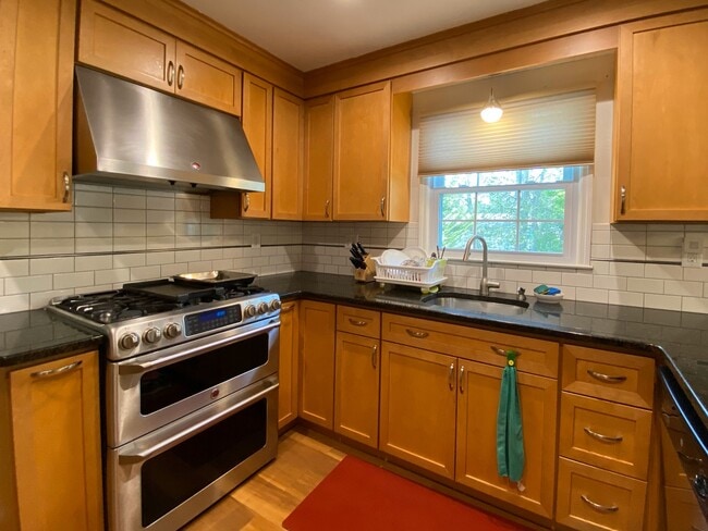 Building Photo - 213 Fort Lee Pl