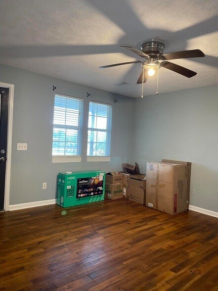 Building Photo - 336 N Gray Ave