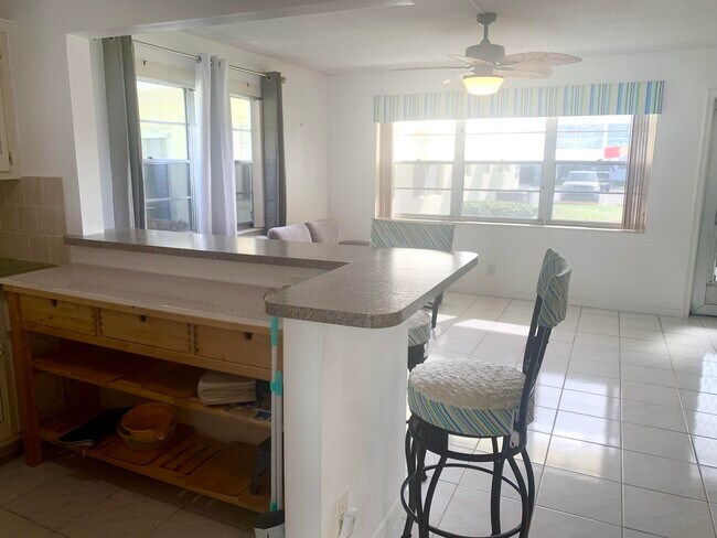 Building Photo - 315 Camden M