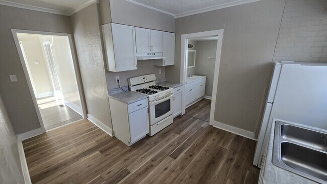 Building Photo - 2914 Sewell St