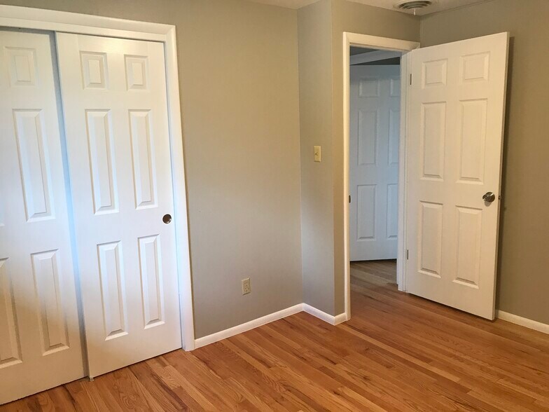 Building Photo - 2846 S Joslin Ct