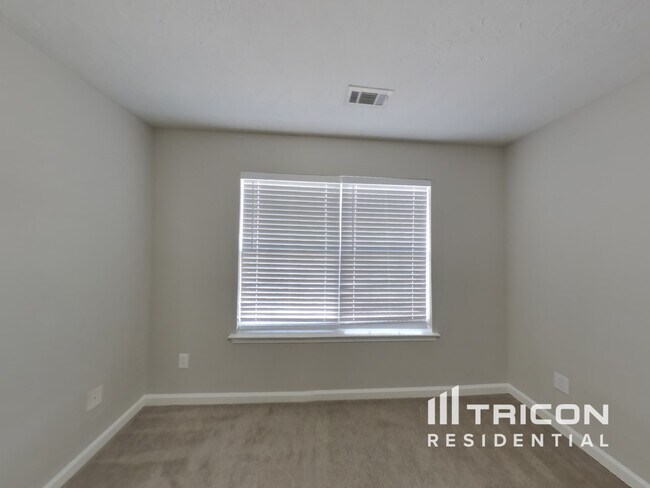 Building Photo - 1162 St Phillips Ct