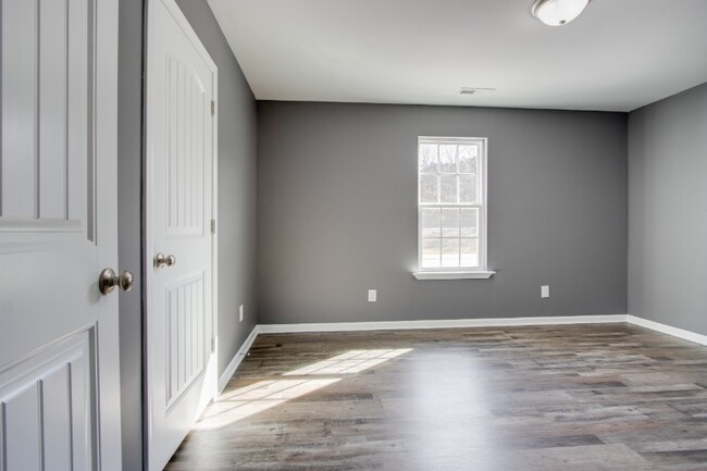 Building Photo - 138 Main St N