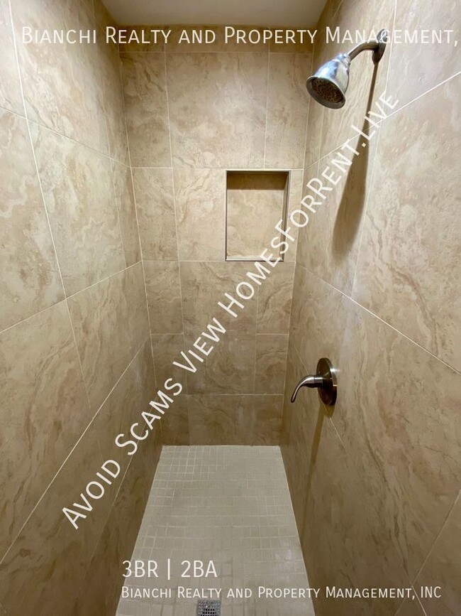Building Photo - Block Home in Belleair Bluffs