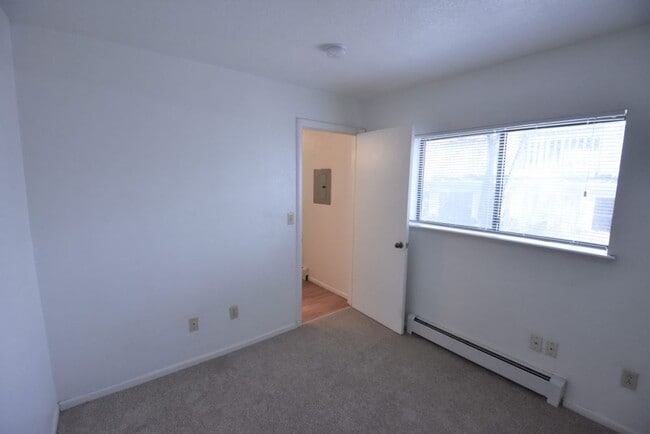 Building Photo - 1 Bedroom Apartment Close to CU!