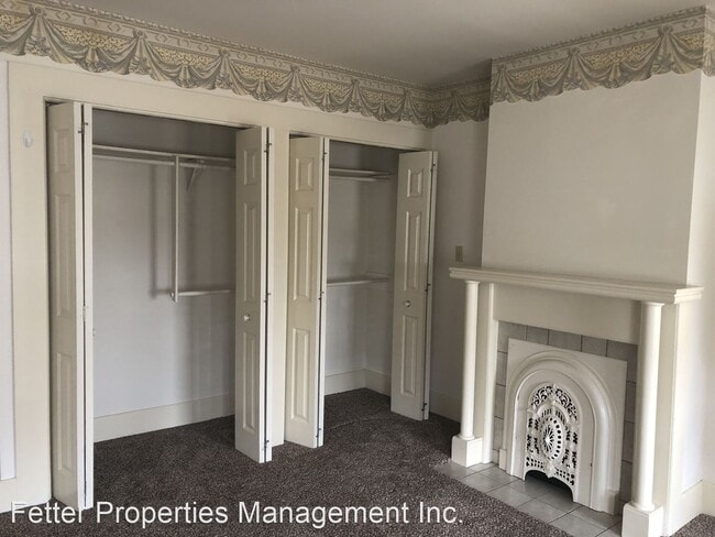 Building Photo - 210 SE 1st St