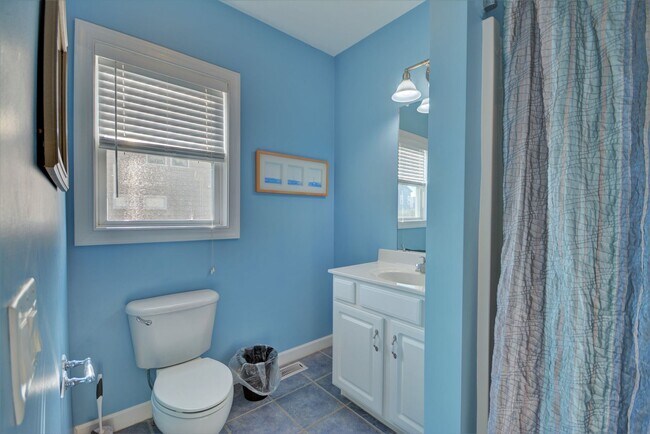 Building Photo - North Topsail Beach 5 Bedroom 4.5 Bathroom...