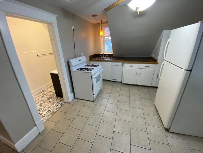 kitchen 1 - 1038 Madison St