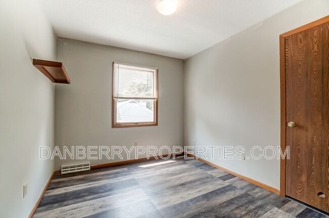 Building Photo - 3164 Kylemore Rd