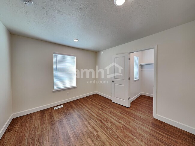 Building Photo - 344 North St