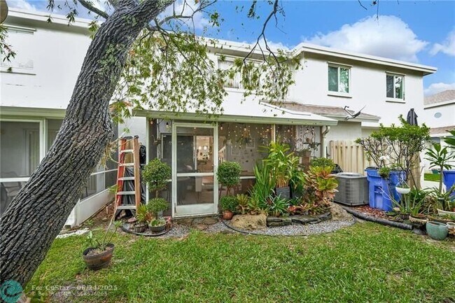 Building Photo - 1432 SW 47th Ave