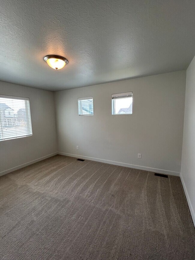 Building Photo - 3 Bedroom 2 Bathroom House in Eagle Mounta...