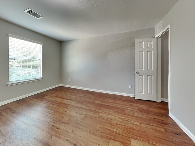 Building Photo - 22310 Queenbury Hills Dr