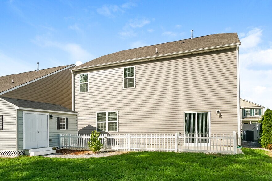 Building Photo - 170 S Great White Way