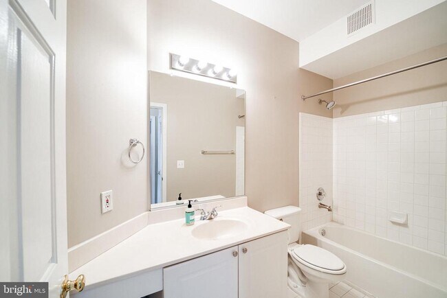 Building Photo - 5982 Founders Hill Ct