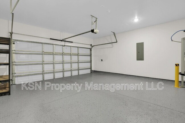 Building Photo - 107 Firefly Cir