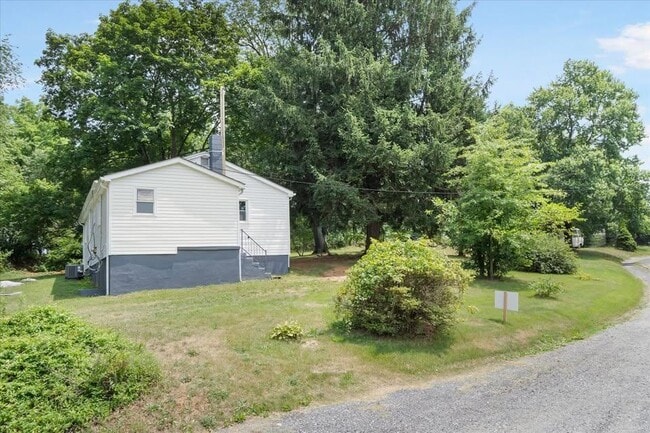 Building Photo - 2806 Forge Hill Rd