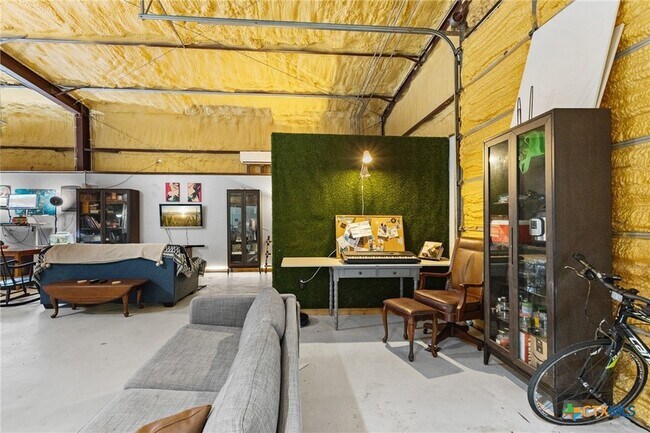 Building Photo - 218 Alexandra Ln