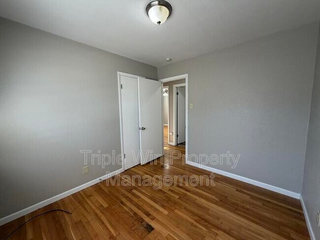 Building Photo - 10191 Mayfair Dr