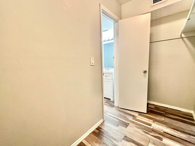 Building Photo - Effortless lifestyle starts here – Upgraded 1Bedroom 1Bath condo-unit!