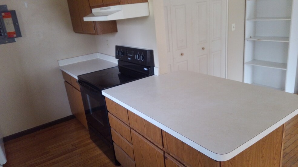 Kitchen - 1318 Albert Ave